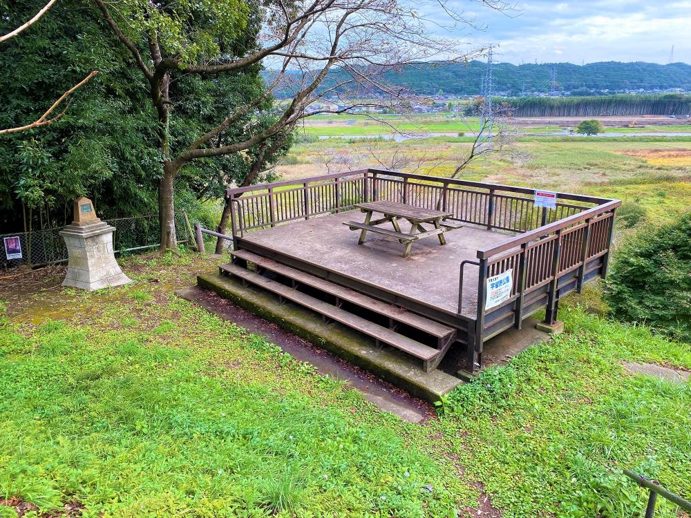ベンチ